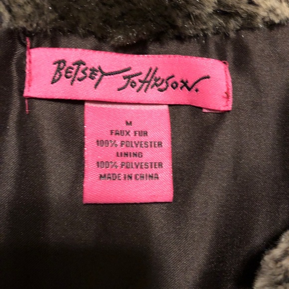 Designer Betsy Johnson faux fur vest! - Picture 4 of 6
